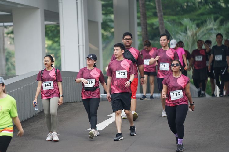 Race photo from Assurance Fun Run 2024