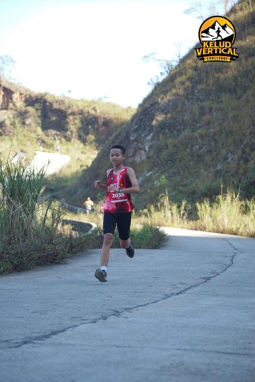 Race photo from Kelud Vertical Challenge 2024