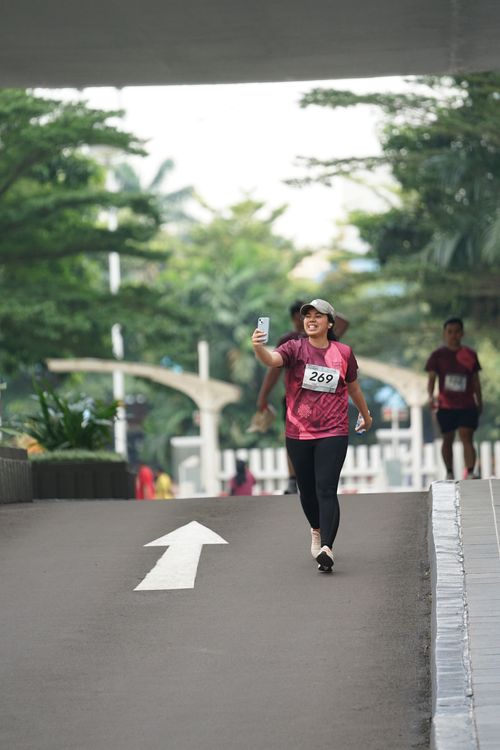 Race photo from Assurance Fun Run 2024