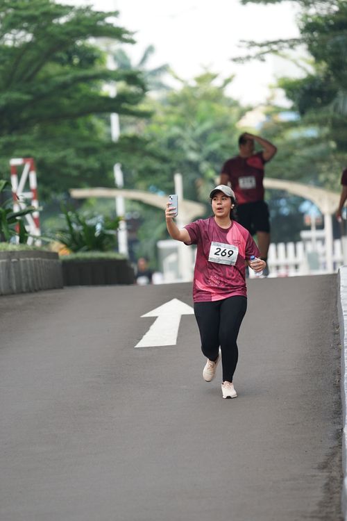 Race photo from Assurance Fun Run 2024