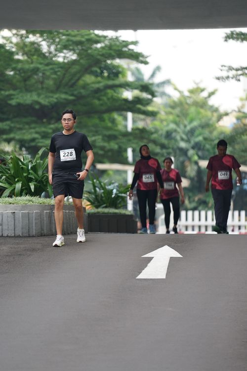 Race photo from Assurance Fun Run 2024
