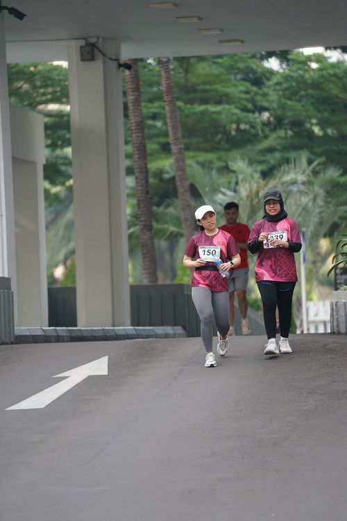 Race photo from Assurance Fun Run 2024