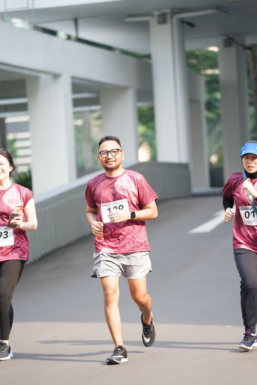 Race photo from Assurance Fun Run 2024