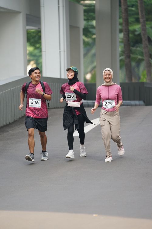 Race photo from Assurance Fun Run 2024