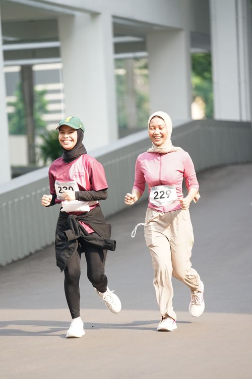 Race photo from Assurance Fun Run 2024