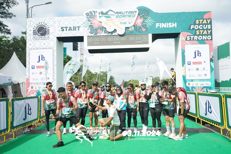 Race photo from Arutmin Borneo Run 2024