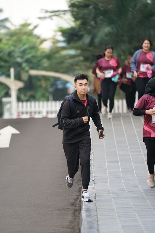 Race photo from Assurance Fun Run 2024