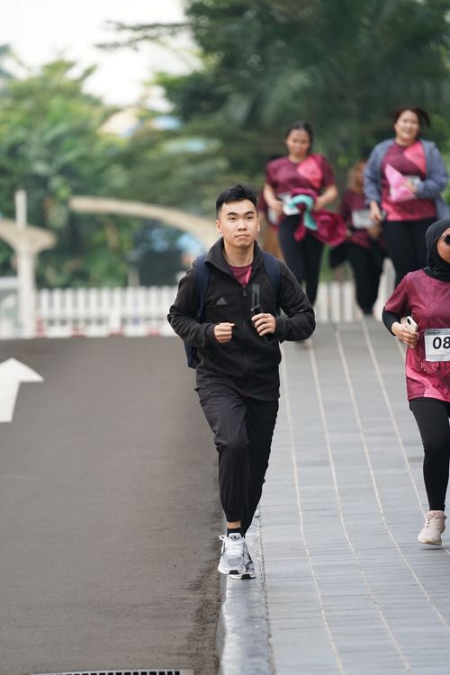 Race photo from Assurance Fun Run 2024