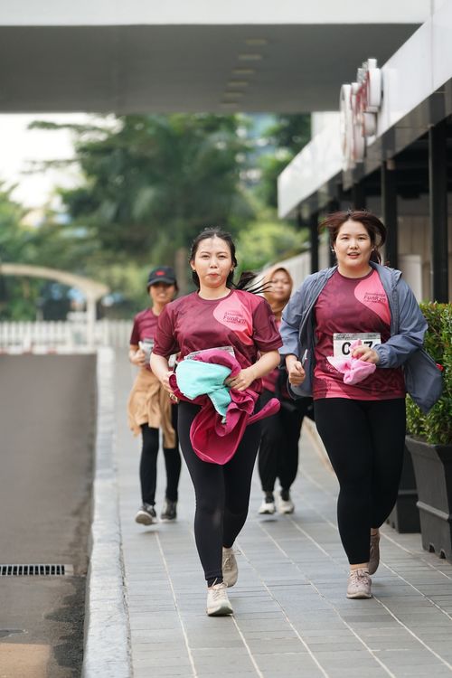 Race photo from Assurance Fun Run 2024