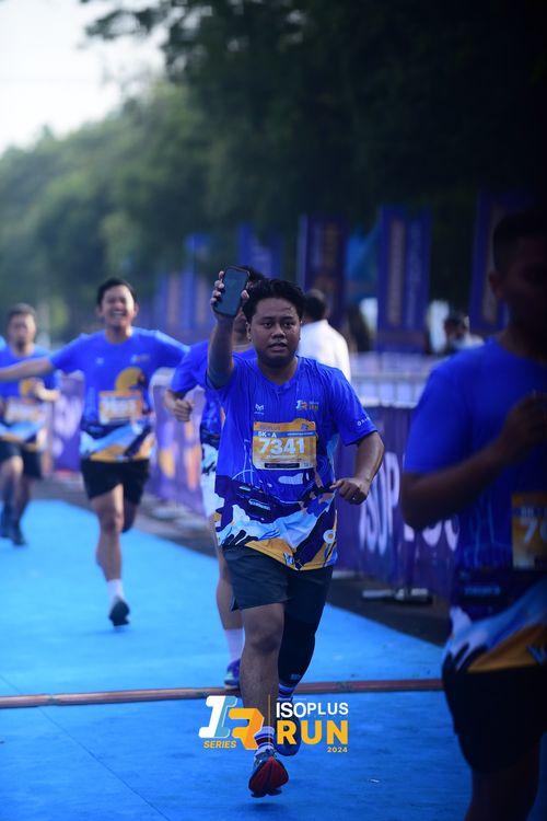 Race photo from Isoplus Run 2024 Surabaya