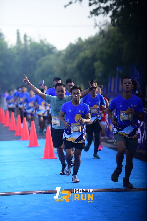 Race photo from Isoplus Run 2024 Surabaya