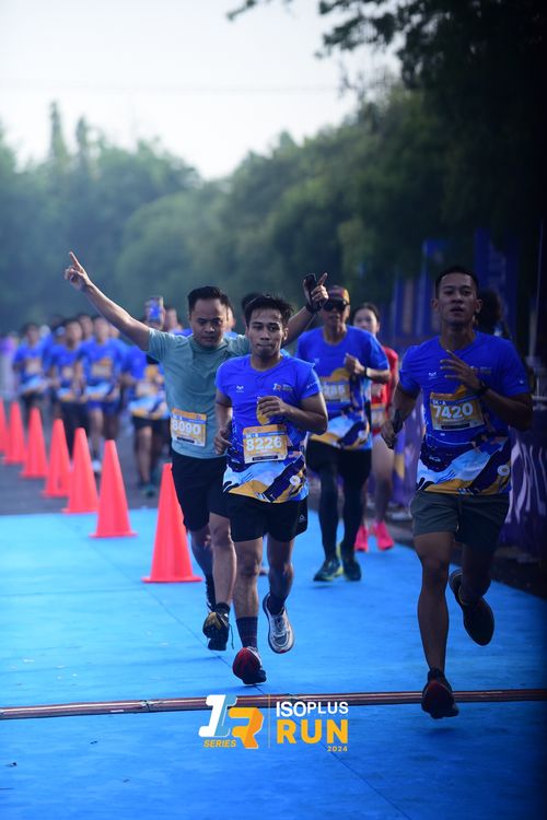 Race photo from Isoplus Run 2024 Surabaya
