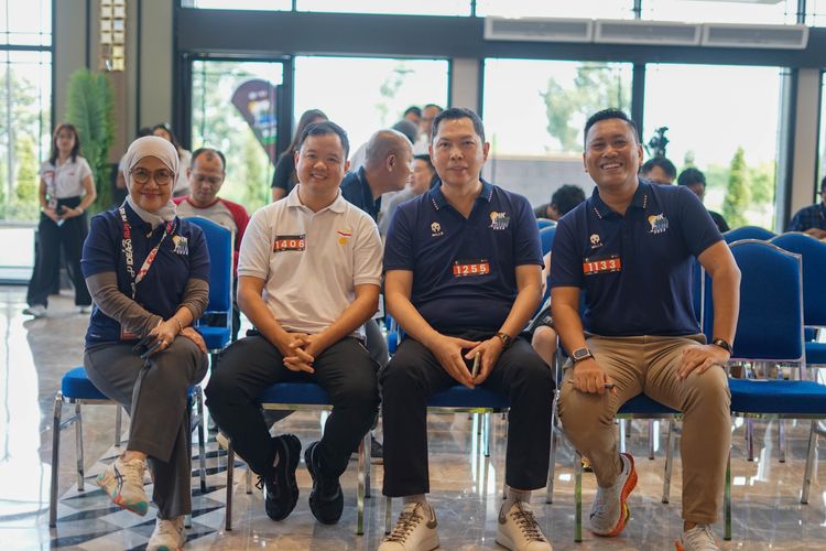 Race photo from PIK NITE RUN VIBES
