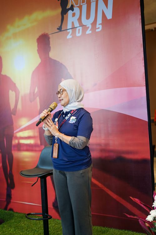 Race photo from PIK NITE RUN VIBES