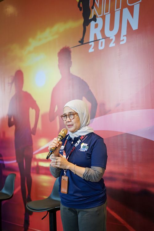 Race photo from PIK NITE RUN VIBES