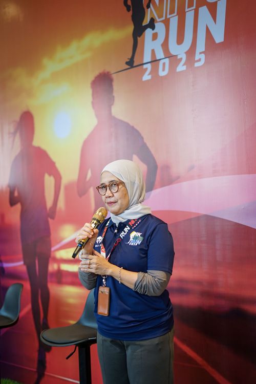 Race photo from PIK NITE RUN VIBES