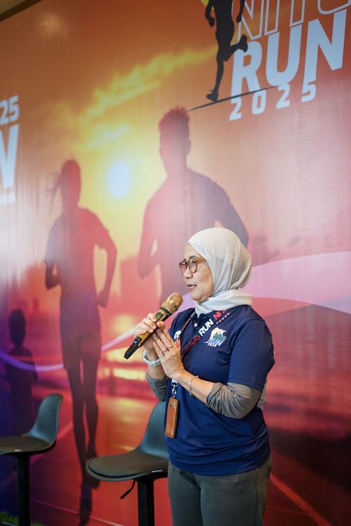 Race photo from PIK NITE RUN VIBES