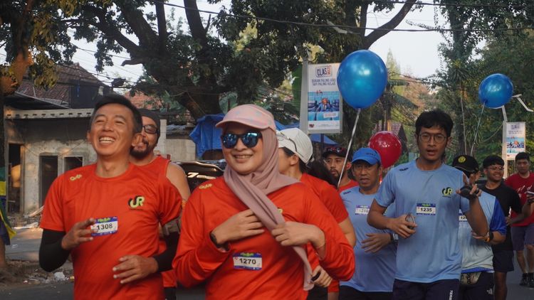 Race photo from Happy One Decade Unpad Runner