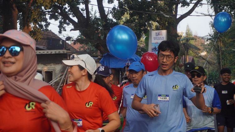 Race photo from Happy One Decade Unpad Runner