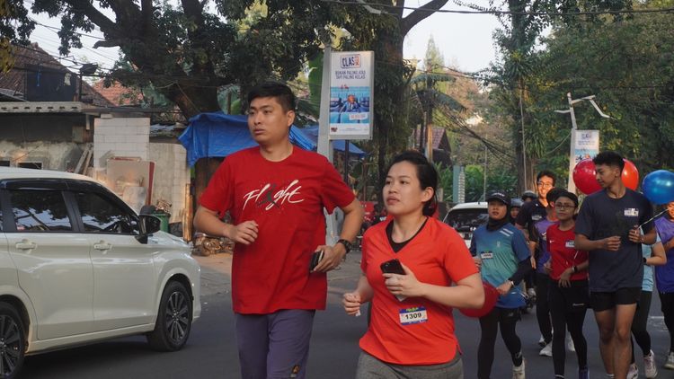 Race photo from Happy One Decade Unpad Runner