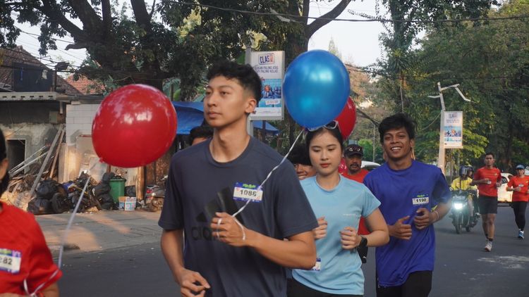 Race photo from Happy One Decade Unpad Runner