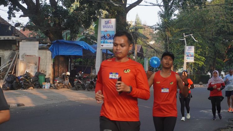 Race photo from Happy One Decade Unpad Runner