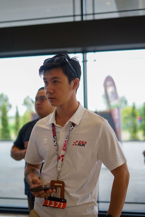 Race photo from PIK NITE RUN VIBES