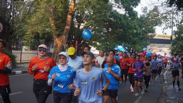 Race photo from Happy One Decade Unpad Runner