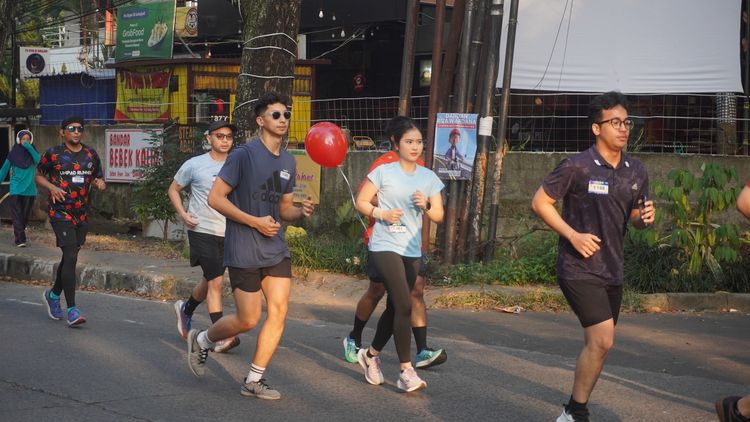 Race photo from Happy One Decade Unpad Runner