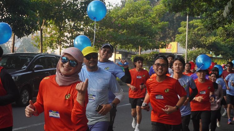 Race photo from Happy One Decade Unpad Runner