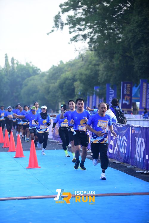 Race photo from Isoplus Run 2024 Surabaya