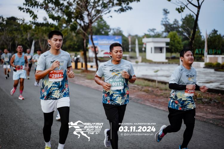 Race photo from Arutmin Borneo Run 2024