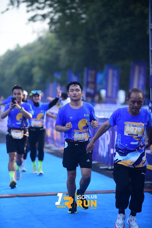 Race photo from Isoplus Run 2024 Surabaya