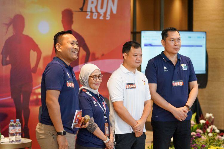 Race photo from PIK NITE RUN VIBES