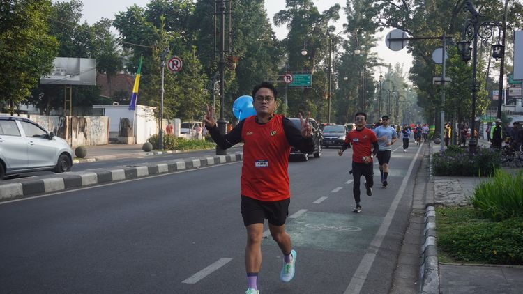 Race photo from Happy One Decade Unpad Runner