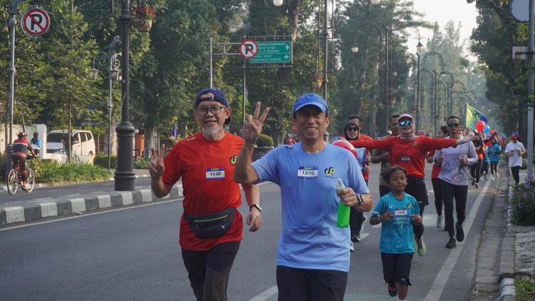 Race photo from Happy One Decade Unpad Runner