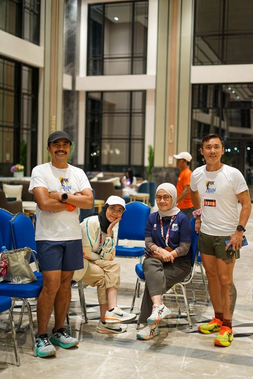 Race photo from PIK NITE RUN VIBES