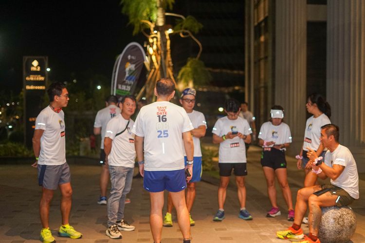 Race photo from PIK NITE RUN VIBES