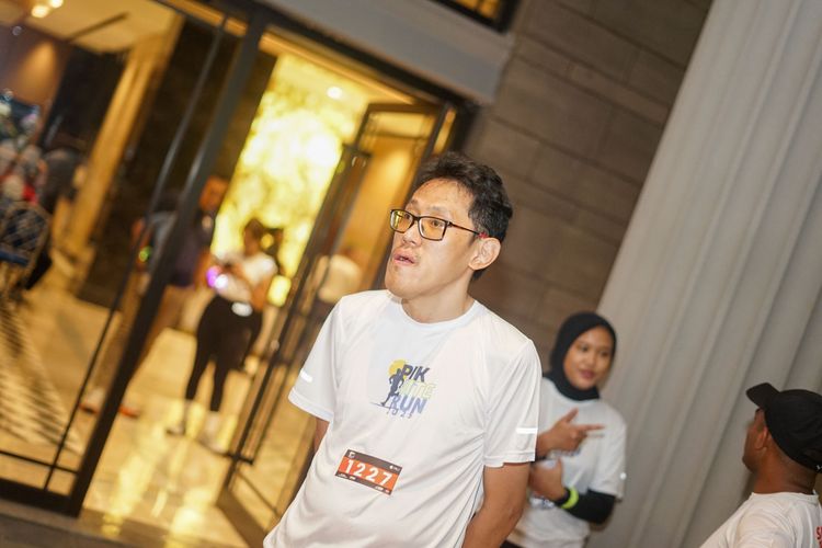 Race photo from PIK NITE RUN VIBES