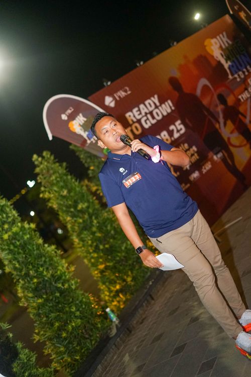 Race photo from PIK NITE RUN VIBES