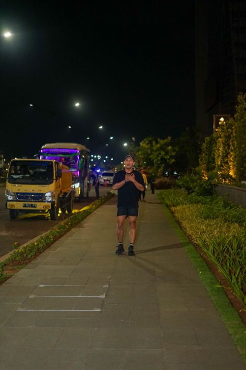 Race photo from PIK NITE RUN VIBES