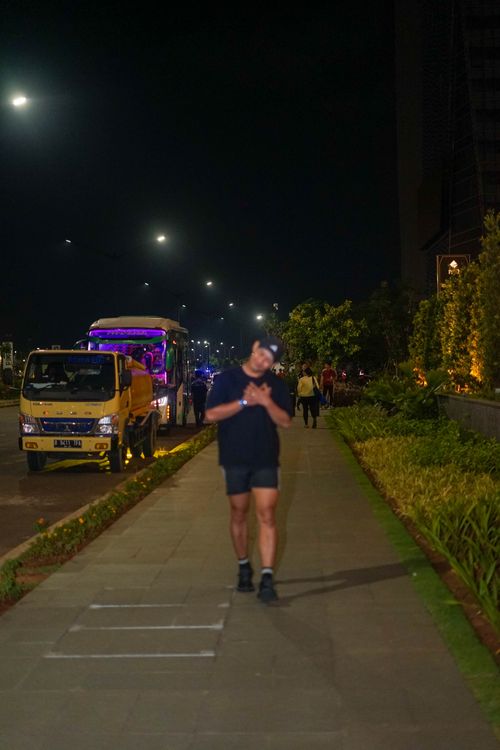 Race photo from PIK NITE RUN VIBES