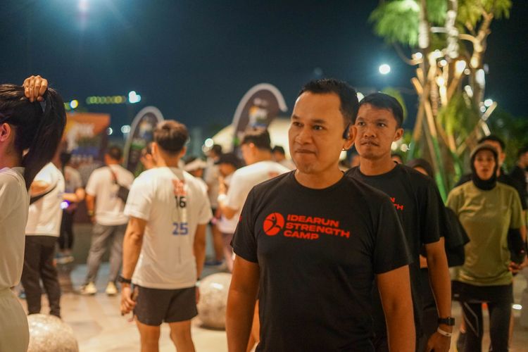 Race photo from PIK NITE RUN VIBES