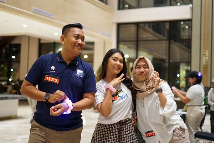 Race photo from PIK NITE RUN VIBES