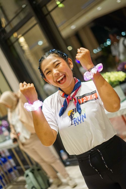 Race photo from PIK NITE RUN VIBES