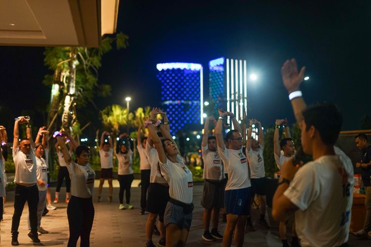 Race photo from PIK NITE RUN VIBES