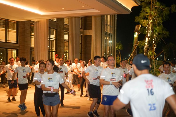 Race photo from PIK NITE RUN VIBES