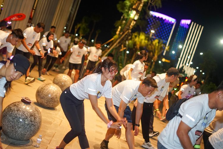 Race photo from PIK NITE RUN VIBES