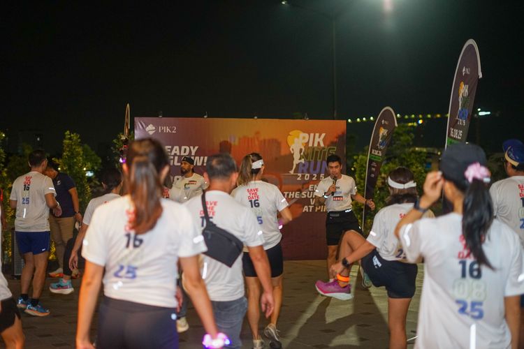 Race photo from PIK NITE RUN VIBES