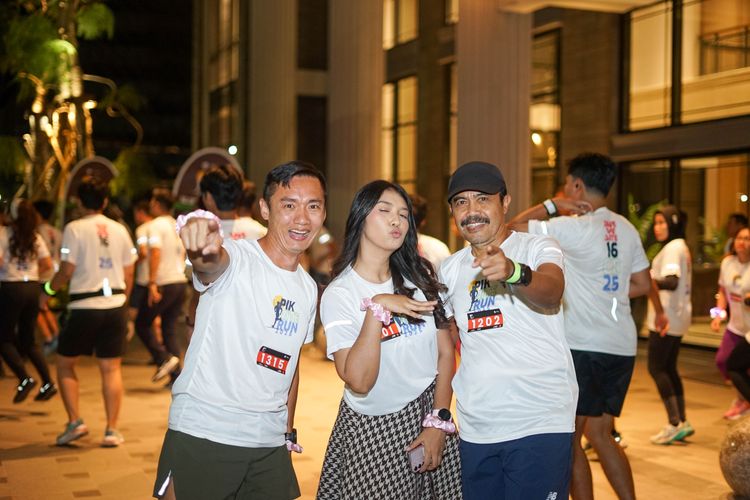 Race photo from PIK NITE RUN VIBES